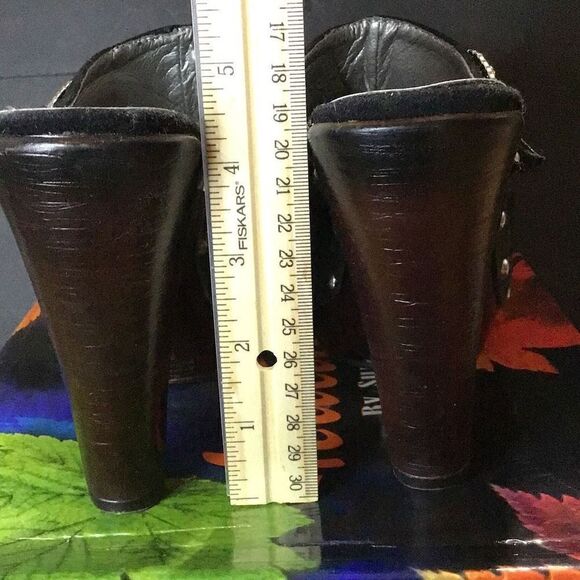 Heels by Italina size 8 1/2 - Picture 5 of 12